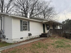 725-729 Fort St Pl in Chatsworth, GA - Building Photo