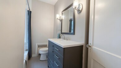 27 Noble St in Newton, MA - Building Photo - Building Photo