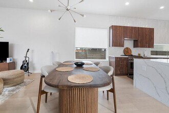 2912 E 13th St in Austin, TX - Building Photo - Building Photo