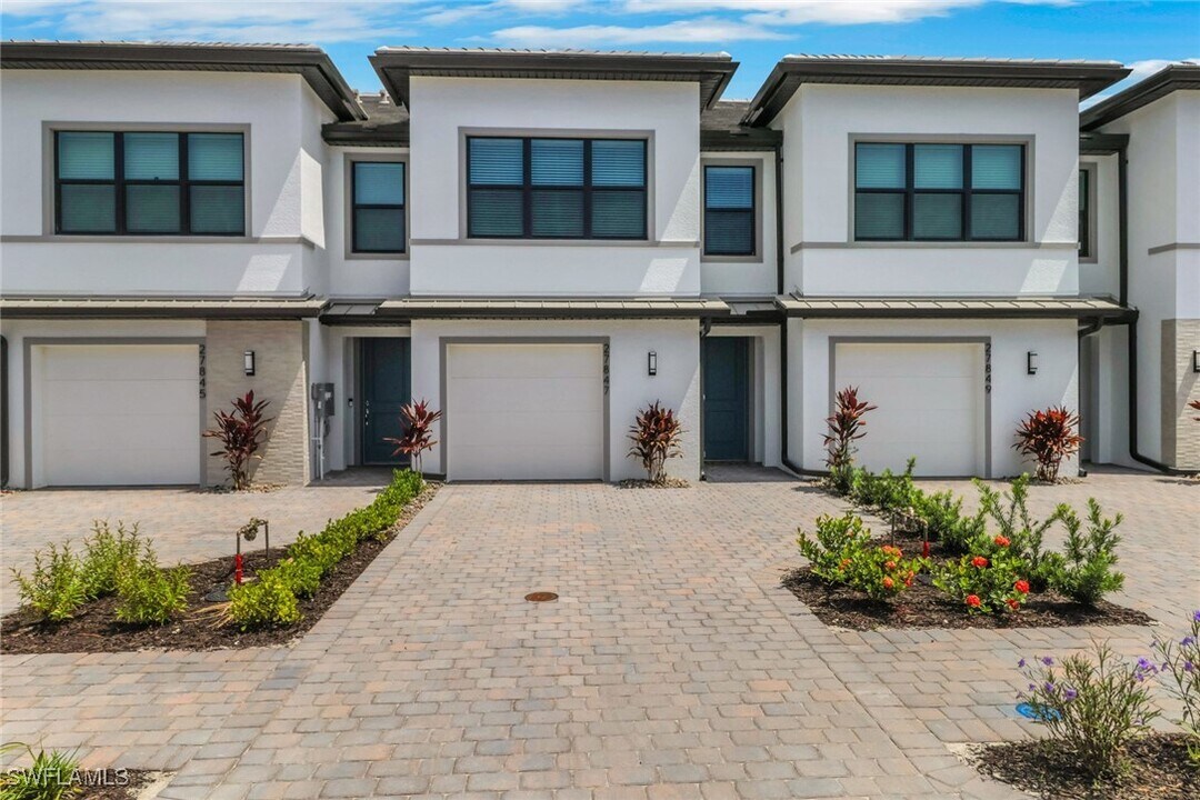 27847 Solis Grande Dr in Bonita Springs, FL - Building Photo