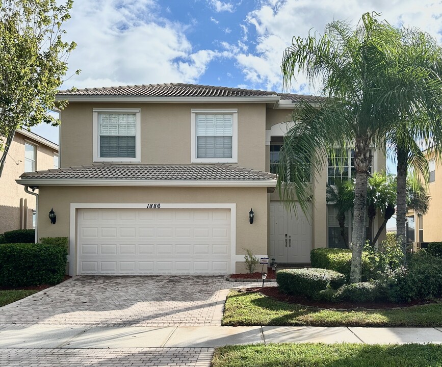 1886 Grey Falcon Cir SW in Vero Beach, FL - Building Photo