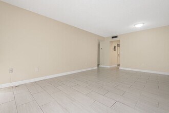 7765 SW 86th St in Miami, FL - Building Photo - Building Photo