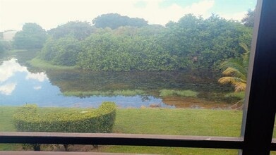 6301 N University Dr in Tamarac, FL - Foto de edificio - Building Photo