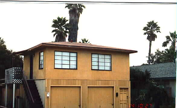 2557-2559 Pierpont Blvd in Ventura, CA - Building Photo - Building Photo