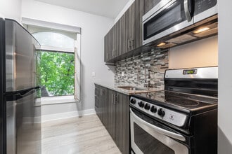 Laurier Apartments in Ottawa, ON - Building Photo - Interior Photo