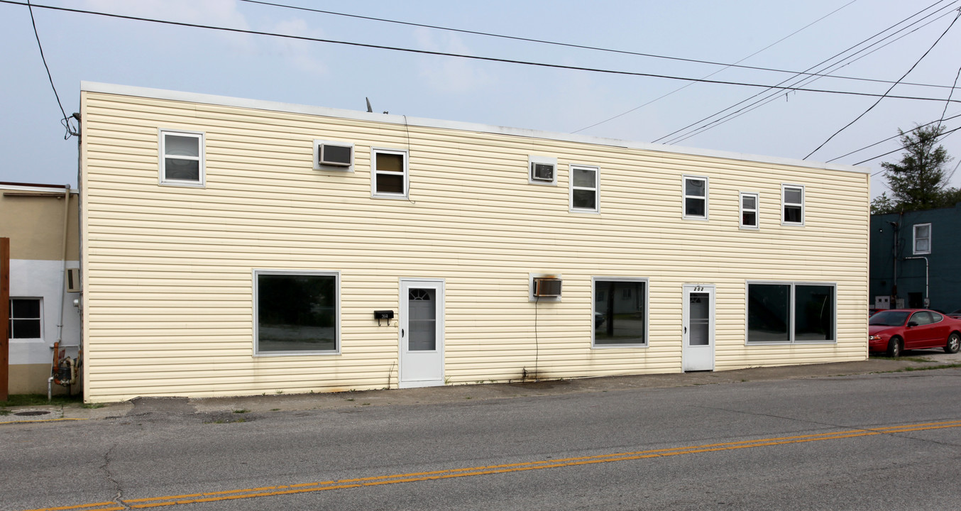 202 Robert And Mary St in Grayson, KY - Building Photo