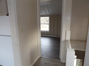 817 N Jefferson St, Unit 817 in Ionia, MI - Foto de edificio - Building Photo