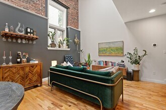 340 Saratoga St, Unit #3 in Boston, MA - Building Photo - Building Photo