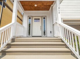 915 E 37th St in Houston, TX - Building Photo