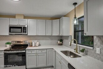 2138 Larry Dr in Jacksonville, FL - Building Photo - Building Photo