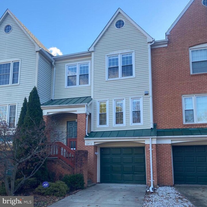 6413 Knapsack Ln in Centreville, VA - Building Photo