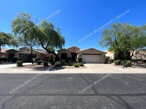 8214 E Sierra Pinta Dr in Scottsdale, AZ - Foto de edificio - Building Photo