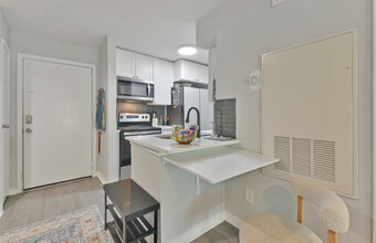13151 Walden Rd, Unit # 110 in Montgomery, TX - Foto de edificio - Building Photo