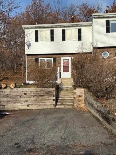 530 Harbor View Ct in Beacon, NY - Building Photo