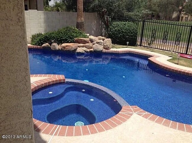 9447 S 51st St in Phoenix, AZ - Building Photo - Building Photo