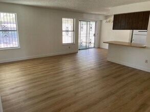5095 Laurelwood Ave in Las Vegas, NV - Building Photo - Building Photo