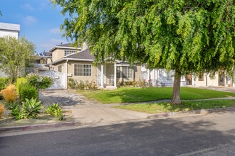 1732 S Carmelina Ave in Los Angeles, CA - Foto de edificio - Building Photo