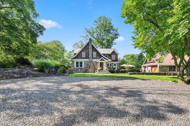 424 Storms Rd in Valley Cottage, NY - Building Photo - Building Photo