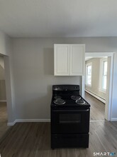 42 Summer St in Bristol, CT - Foto de edificio - Building Photo