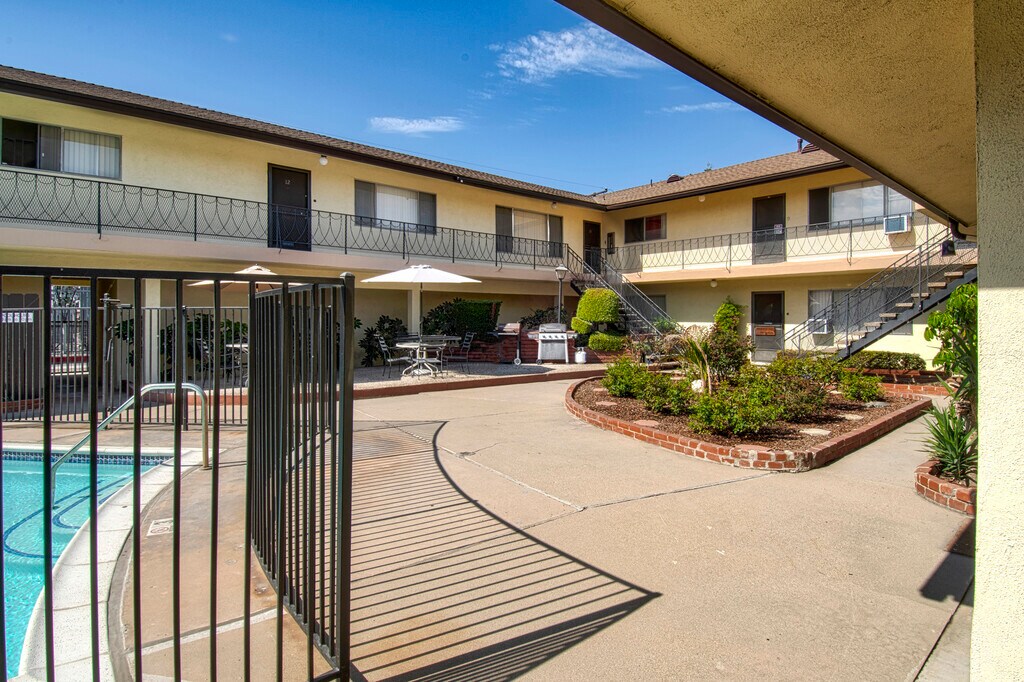 Villa Placentia Apartments Placentia, CA Apartments For Rent
