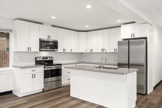 5004 7th Ave NE in Seattle, WA - Foto de edificio - Building Photo