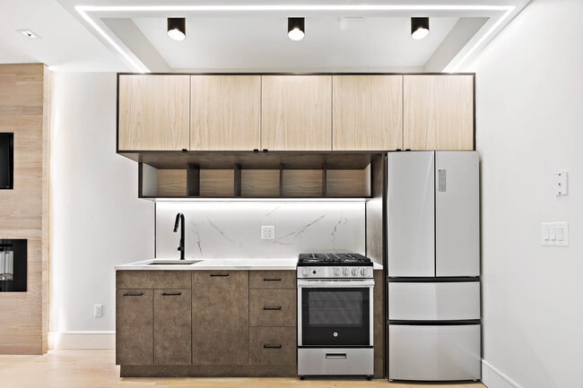 542 Newark Ave, Unit 3R