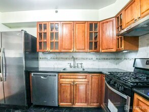 404 N Lafayette Rd in Metuchen, NJ - Building Photo - Building Photo