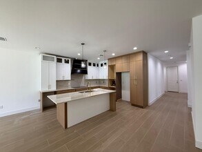 2430 Cecelia St in West Palm Beach, FL - Building Photo - Building Photo