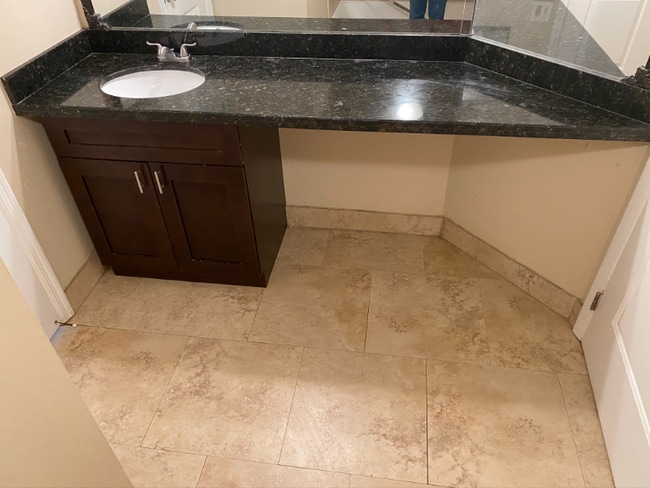 2820 N Oakland Forest Dr in Oakland Park, FL - Foto de edificio - Building Photo