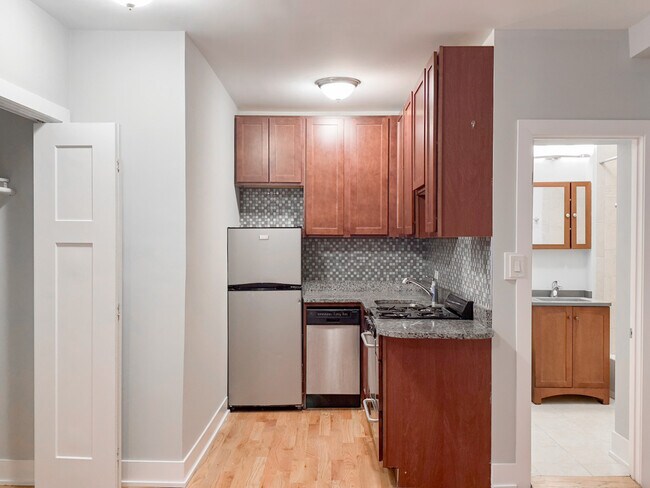 842 W Wolfram St in Chicago, IL - Foto de edificio - Building Photo