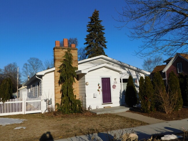 property at 203 N Cedar St