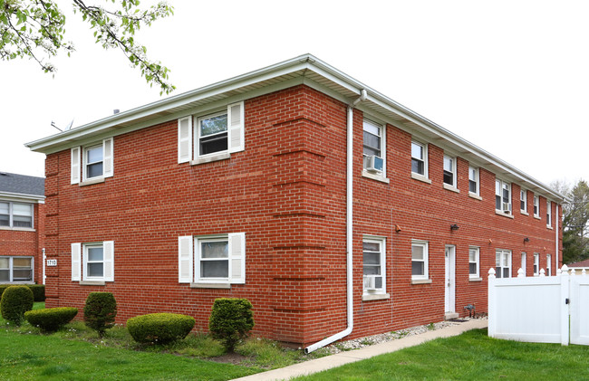 1710-1716 W Touhy Ave in Park Ridge, IL - Building Photo - Building Photo