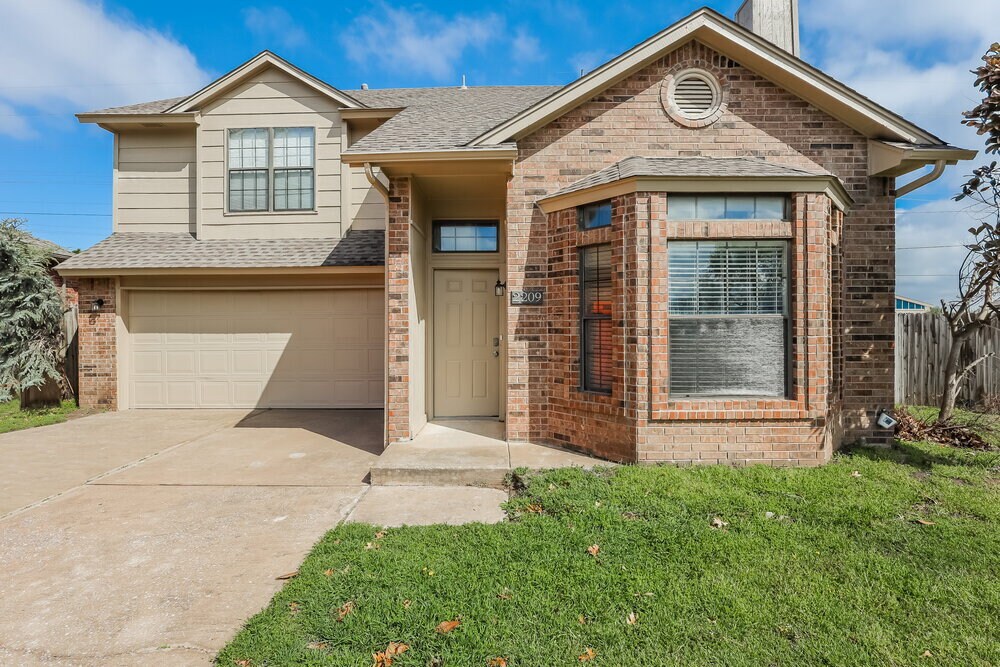 2209 SW 135th Pl in Oklahoma City, OK - Building Photo