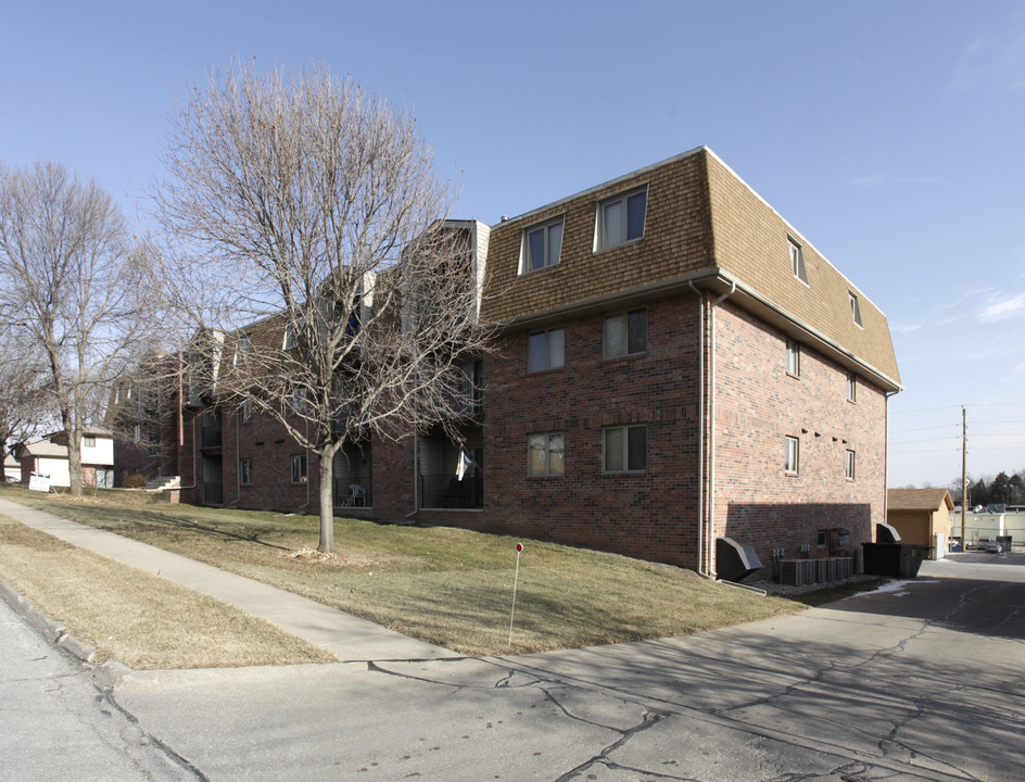 Lamplighter Apartments in Omaha, NE - Building Photo