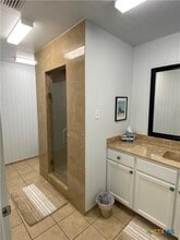535 Ski Lodge Rd in McQueeney, TX - Foto de edificio - Building Photo