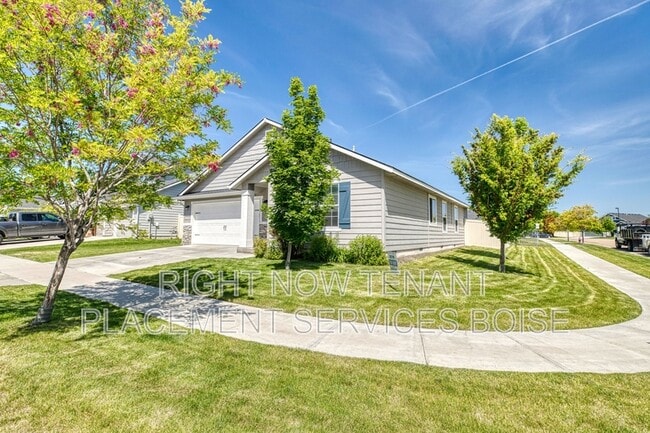 8148 S Red Shine Ave in Boise, ID - Building Photo - Building Photo