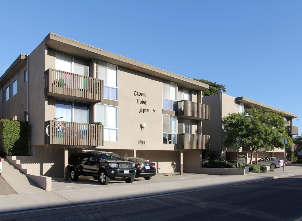 Crown Point in San Diego, CA - Foto de edificio