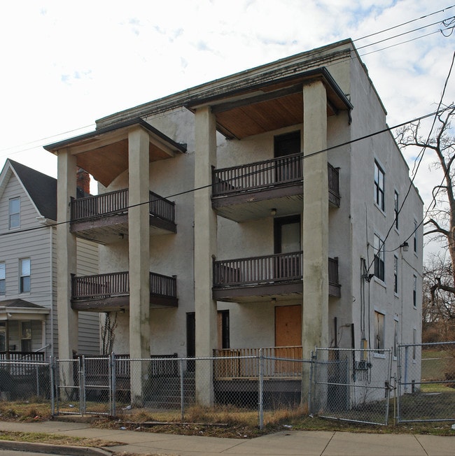 1215 Lincoln Ave in Cincinnati, OH - Building Photo - Building Photo