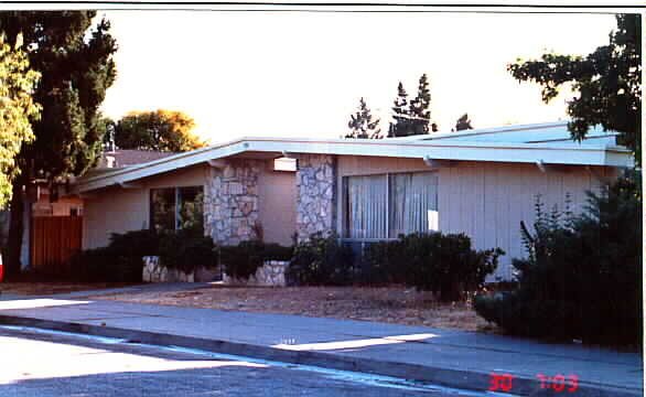 938 Sobrato Dr in Campbell, CA - Building Photo