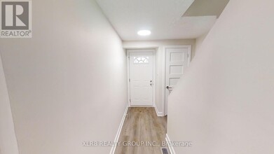 1045-1045 Morrison Dr in Ottawa, ON - Building Photo - Building Photo
