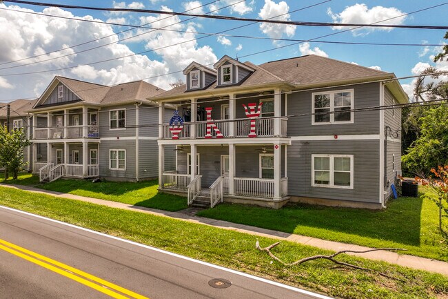 Seminole Cottages in Tallahassee, FL - Building Photo - Building Photo