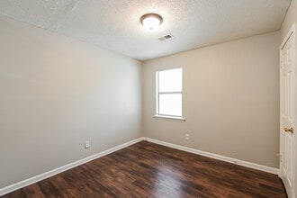 5205 Birdlake Dr NW in Lilburn, GA - Building Photo - Building Photo