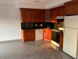 14-16A Clintonville St, Unit A in Queens, NY - Building Photo