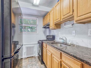 Huntwood Courts in Washington, DC - Building Photo - Building Photo