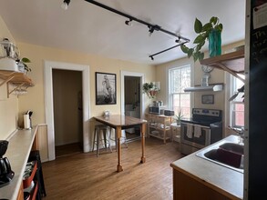 20 Tilley St in New London, CT - Building Photo - Interior Photo