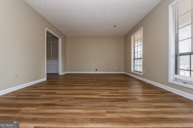 8870 Peppertree Dr in Jonesboro, GA - Foto de edificio - Building Photo