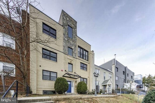 property at 1928 3rd St NE