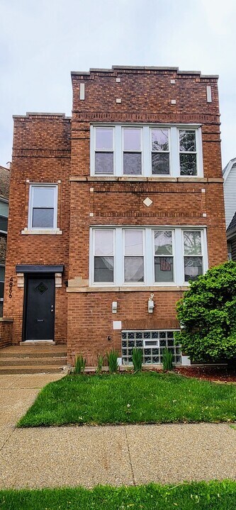 4856 W Dakin St in Chicago, IL - Building Photo