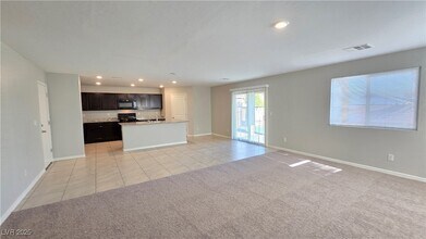 4563 Cotton Quail Ave, Unit 3W in Las Vegas, NV - Building Photo - Building Photo