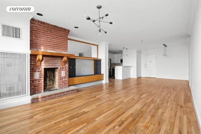 1 Tiffany Pl in Brooklyn, NY - Building Photo - Building Photo